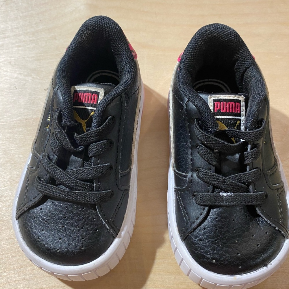 Puma Infant Sneakers size 5C (JY)